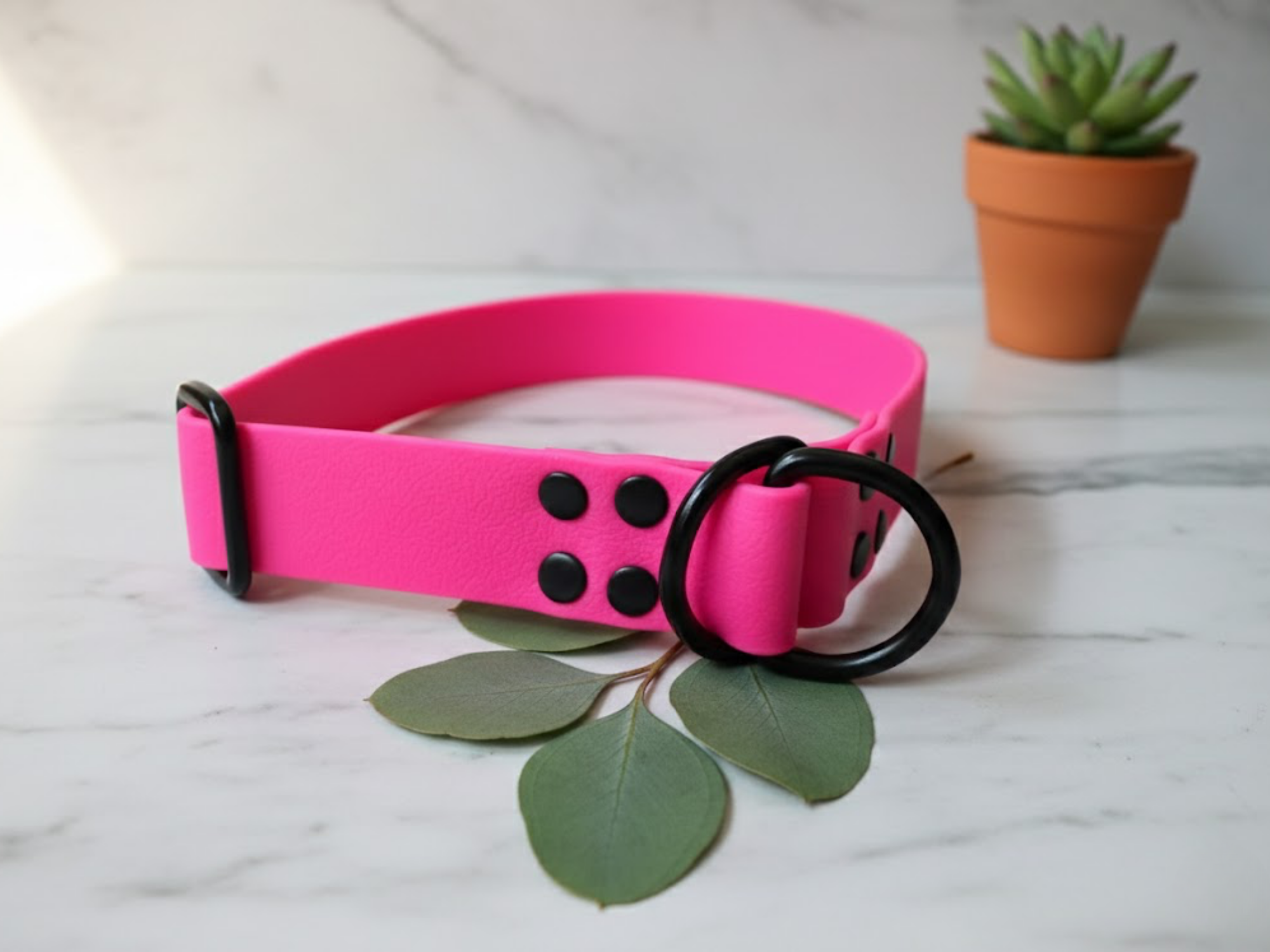 růžové stahivací obojek